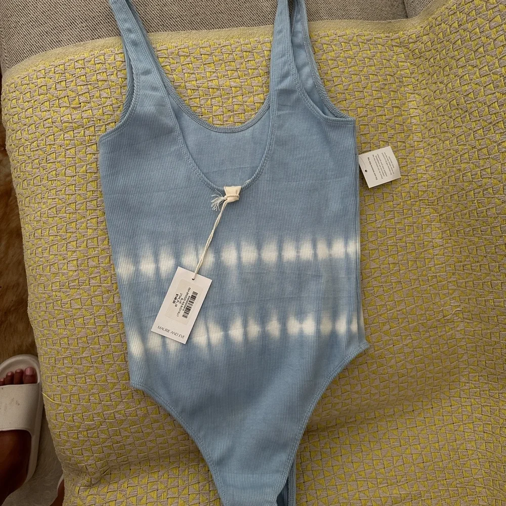 NWT Maurie + Eve Blue and White Ribbed Bodysuit Size 4 - Picture 2 of 5